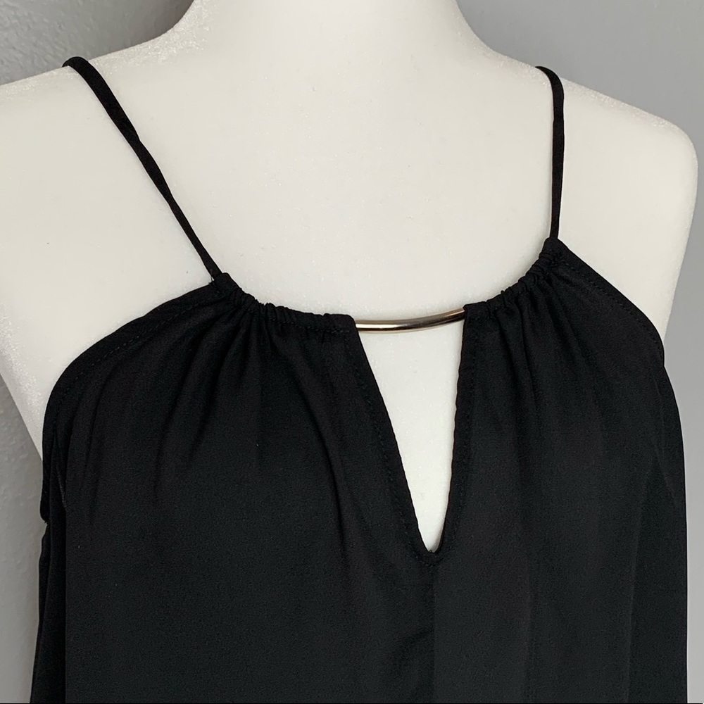 Keyhole tank with silver embellishment
